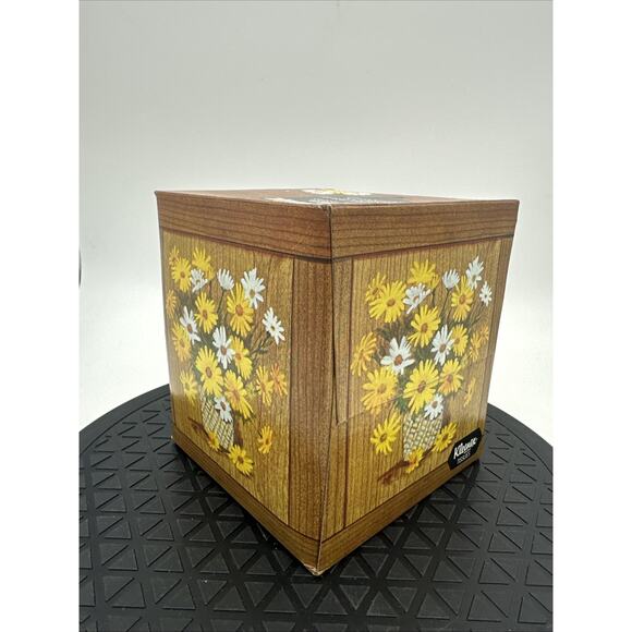 Vtg Kleenex Casuals Tissues Daisy Box Design Box 1981 - Picture 2 of 4